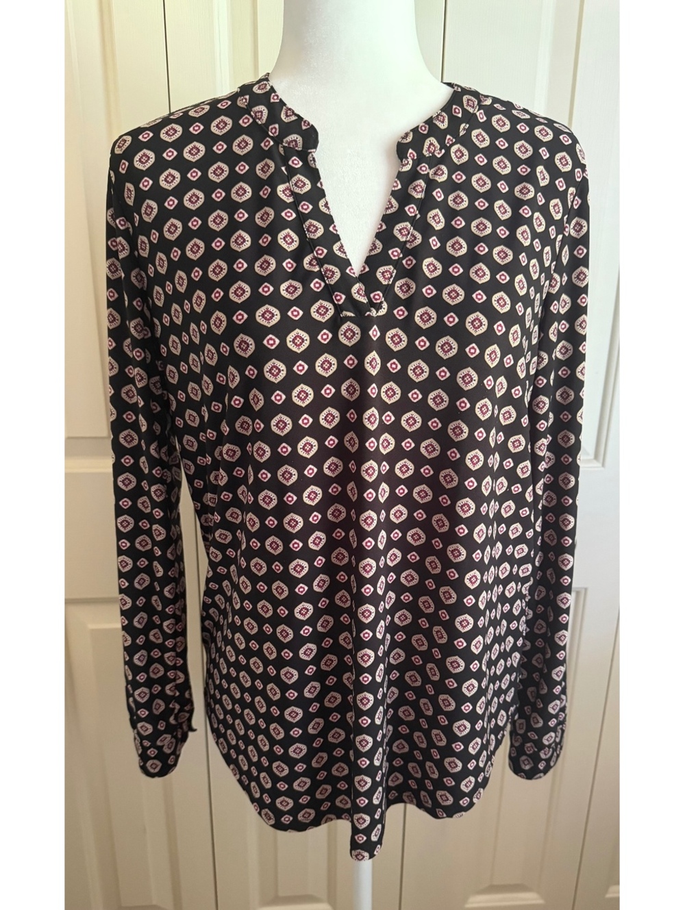Anne Klein Tunic Long Sleeve V-Neck Geometric Blouse Size M